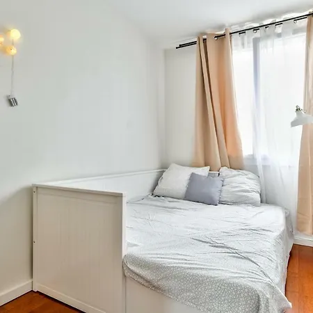 Cozy For 4 People Near Buttes Chaumont